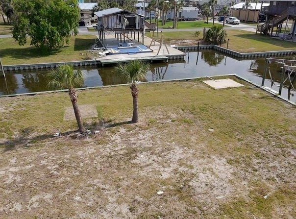 151 W 8th Ave, Horseshoe Beach, FL 32648