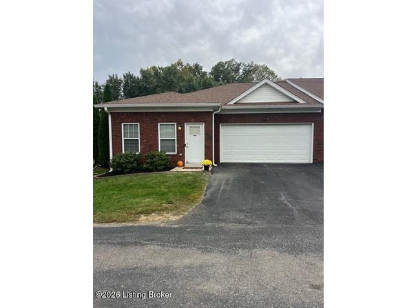 1511 E Crystal Dr, La Grange, KY 40031