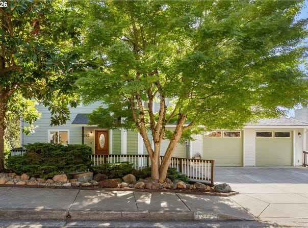 2262 TODD St, Eugene, OR 97405
