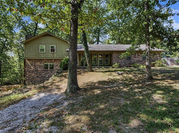 16 W Cardinal Court, Rogers, AR 72756