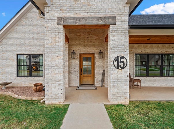 15 Pareya Circle, West, TX 76691