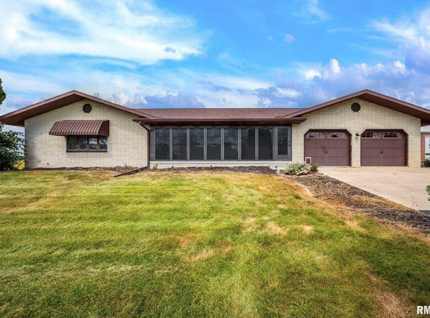 18067 DEE MAC Road, Mackinaw, IL 61755