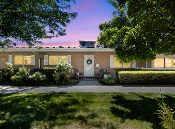 2219 E CARRIAGE Ln S, Holladay, UT 84117