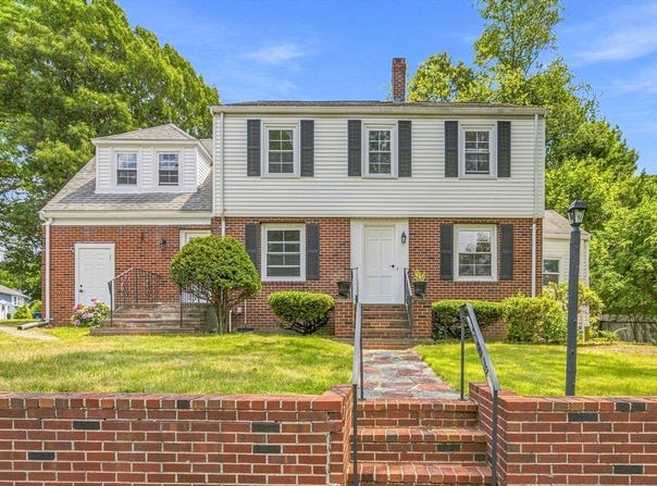 49 Parkside Circle, Braintree, MA 02184
