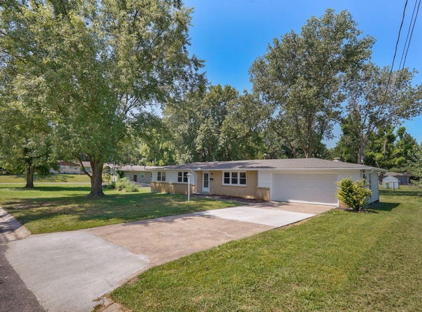 1214 7th Street, Monett, MO 65708