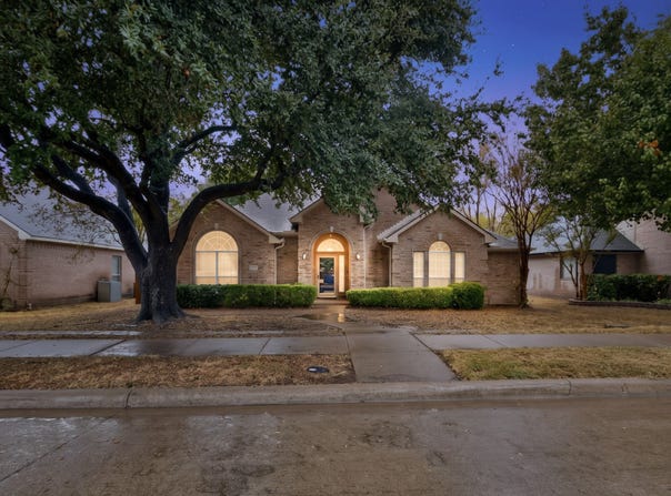 1239 Rivercrest Drive, Mesquite, TX 75181