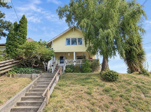 414 HALL Ave, CoosBay, OR 97420