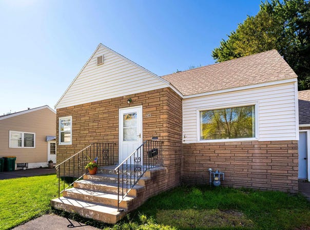 1323 90th Ave W, Duluth, MN 55808