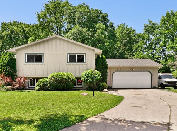 14 Weeping Birch Circle, Madison, WI 53704