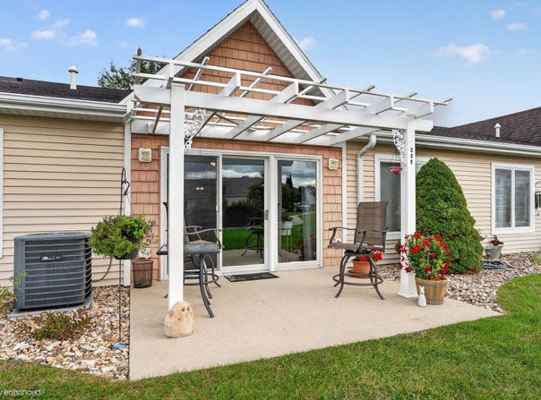 4305 Autumn Ridge Road, Cedar Falls, IA 50613