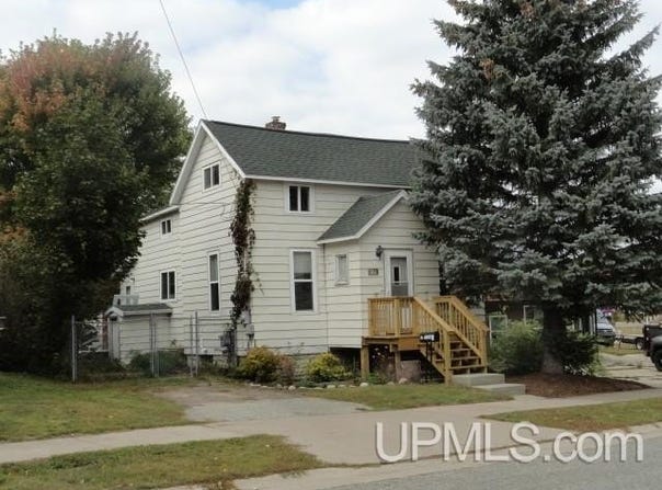 104 Hemlock Street, Munising, MI 49862
