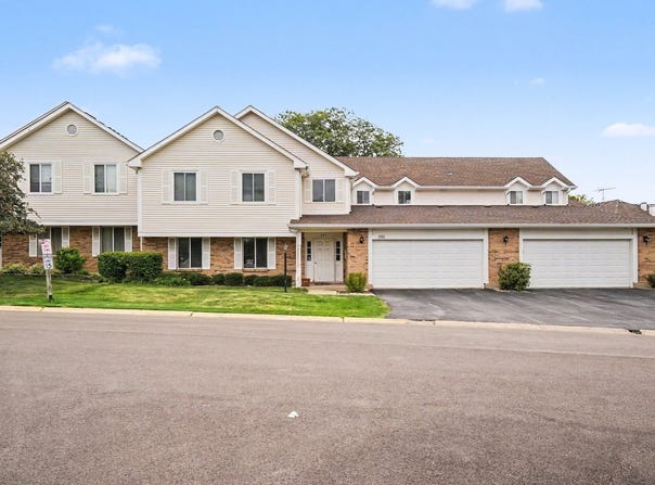 395 Springlake Lane, Aurora, IL 60504