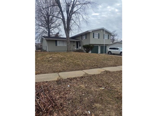 5109 Spencer Drive SW, Cedar Rapids, IA 52404