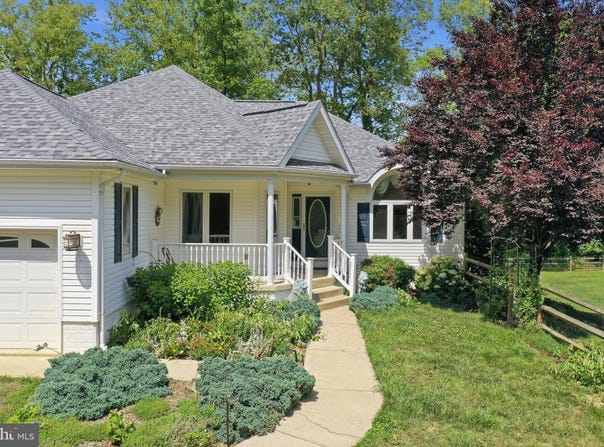 190 OUTBACK Drive, BUNKER HILL, WV 25413
