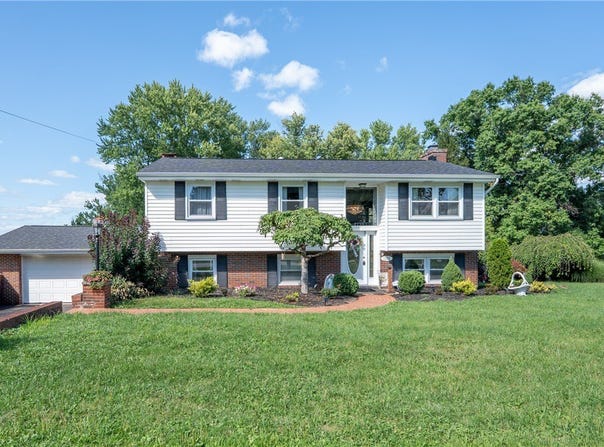 1206 Waverly Dr, Unity Twp, PA 15650