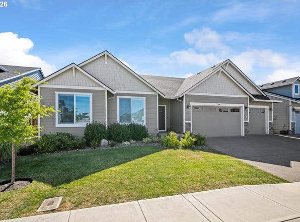 390 S 8TH St, Carlton, OR 97111