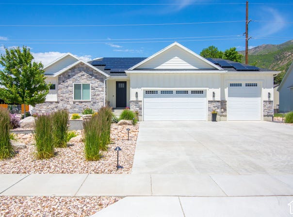 2288 E PARKSIDE Cir S, Ogden, UT 84403
