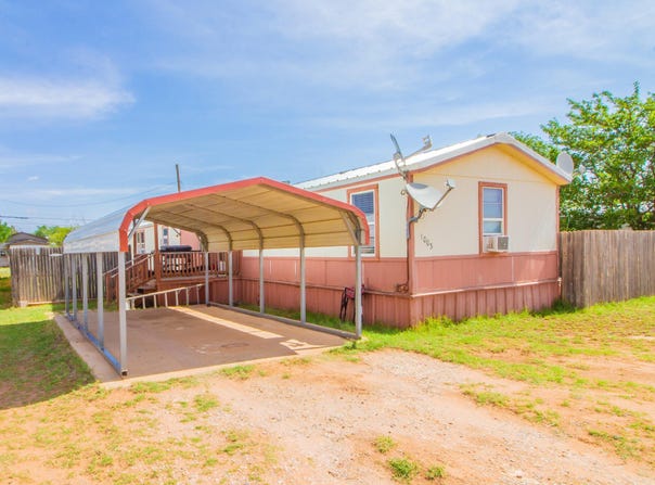 1003 E Warren Street, Brownfield, TX 79316