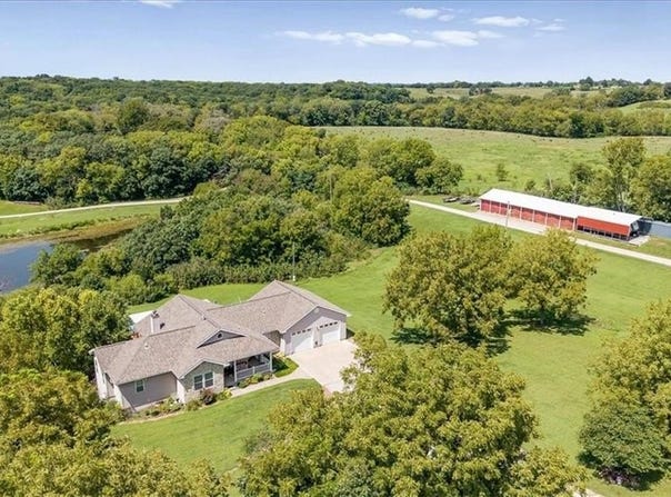9259 Apple Valley Lane, Ozawkie, KS 66070