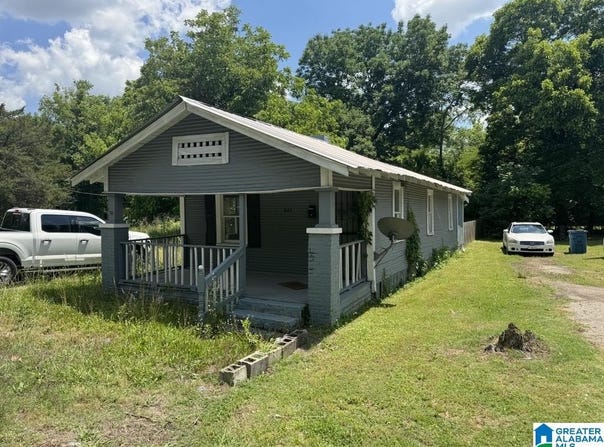 621 PINE HILL ROAD, TARRANT, AL 35217
