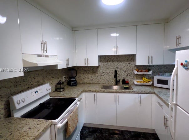 1900 W 68th St, Hialeah, FL 33014