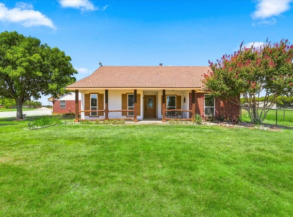 11555 Plainview Road, Krum, TX 76249