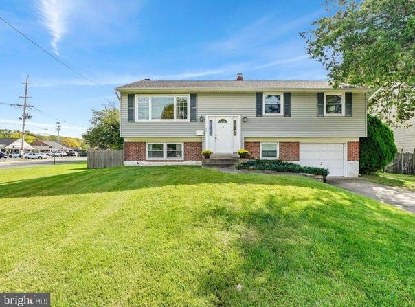 100 HEATHER Drive, MOUNT LAUREL, NJ 08054