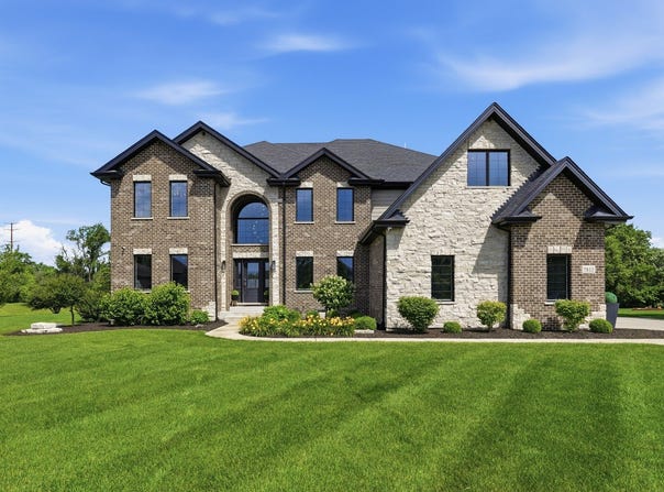 7812 Northwoods Drive, Frankfort, IL 60423