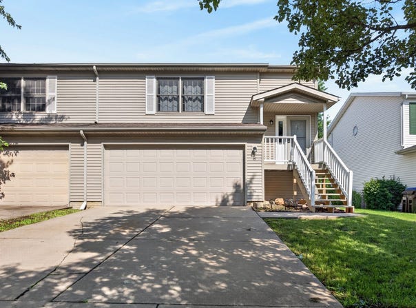 8 Rounds Road, Bloomington, IL 61704