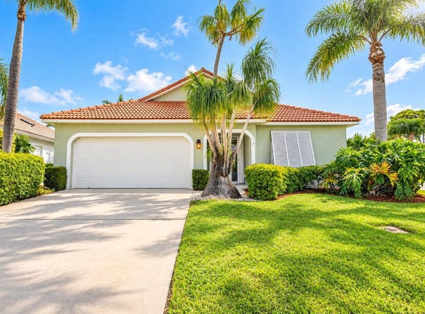 6193 SE WINDSONG Lane, Stuart, FL 34997
