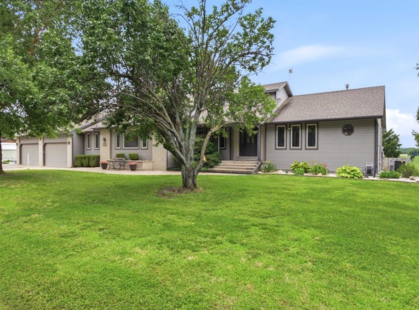405 Riverview St, Douglass, KS 67039-9402