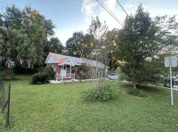 52 E Orange Avenue, DeFuniak Springs, FL 32435