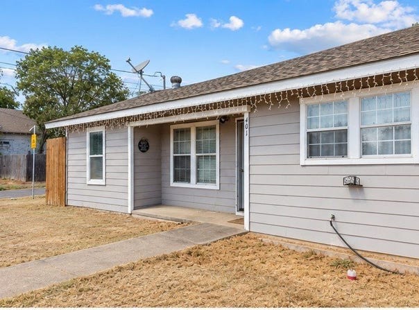 401 E Davis Avenue, Alvarado, TX 76009