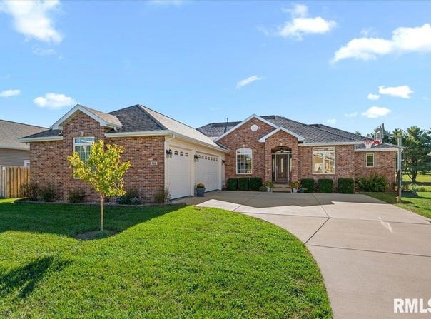 512 Wintergreen Drive, Chatham, IL 62629