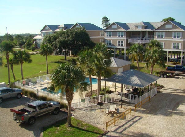 132 1st Ave E, Horseshoe Beach, FL 32648