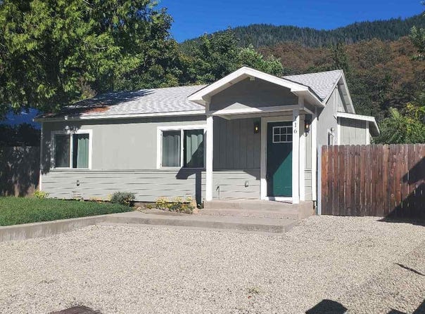 116 S First St, Dunsmuir, CA 96025-1909