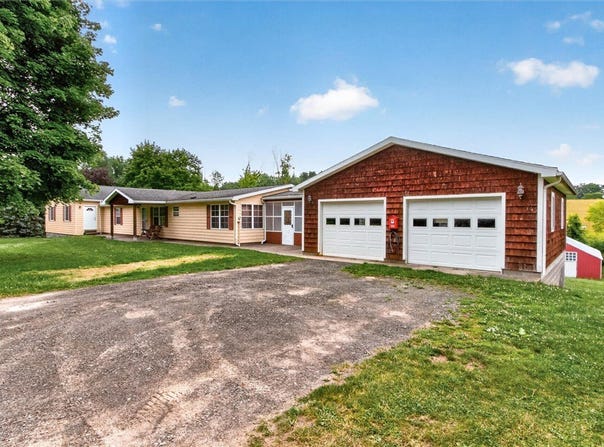 2060 Vanauken Rd, Newark, NY 14513