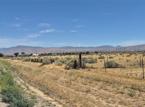 1 Happy Trails, Apple Valley, CA 92307