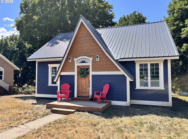 404 N HOLMES St, Wallowa, OR 97885