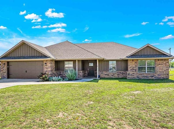 5907 NE Cornwallis Dr, Elgin, OK 73538