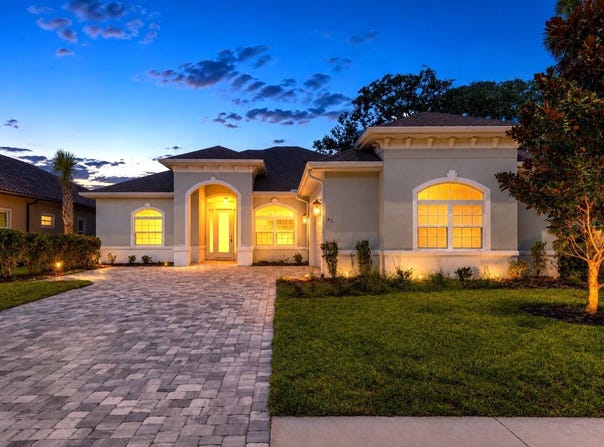 61 N RIVERWALK Drive, PALM COAST, FL 32137