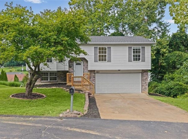 907 Guenzler Drive, Imperial, MO 63052