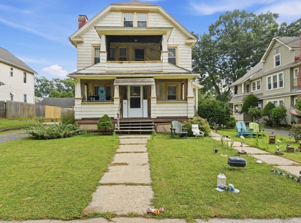21 - 23 Olmsted Dr, Springfield, MA 01108