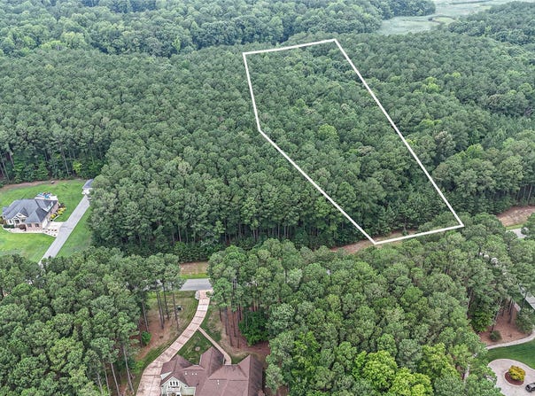 1194 Lawnes Neck Dr, Smithfield, VA 23430