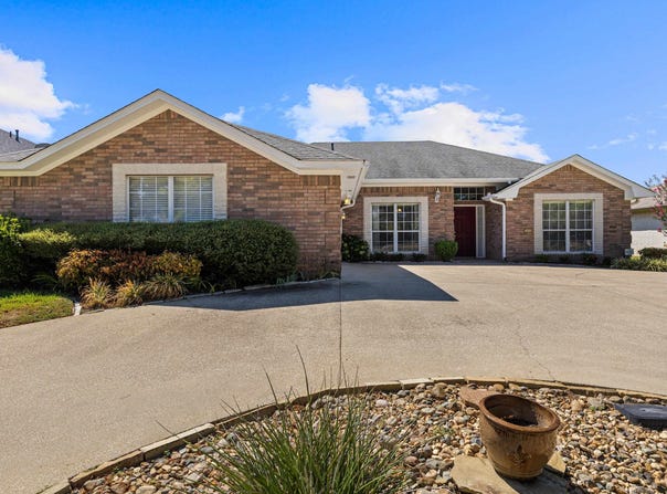 3606 Doublewood Dr, Longview, TX 75604