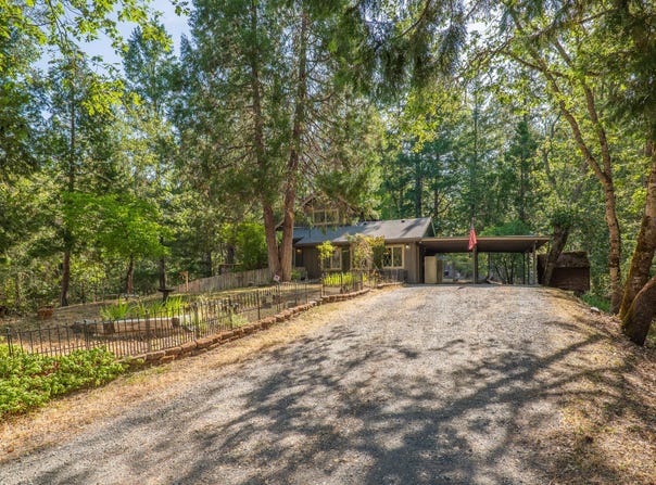 475 Penny Lane, Grants Pass, OR 97527