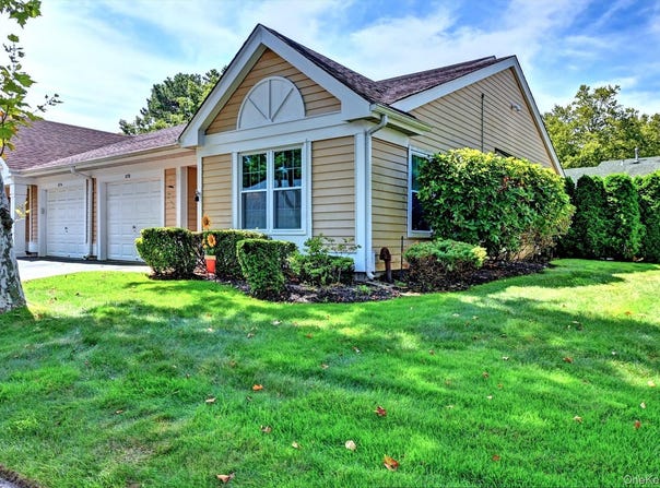272 Glen Drive, Ridge, NY 11961