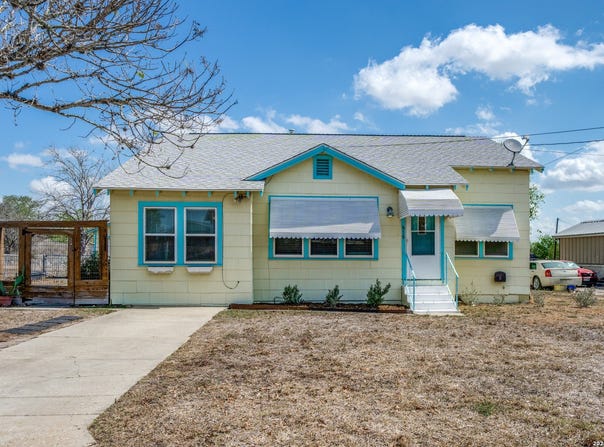 615 main, Karnes City, TX 78118