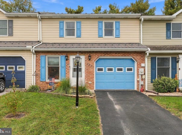 207 BAKER AND RUSSELL Drive, SHIPPENSBURG, PA 17257