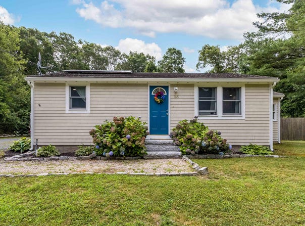23 Highview Avenue, Mashpee, MA 02649